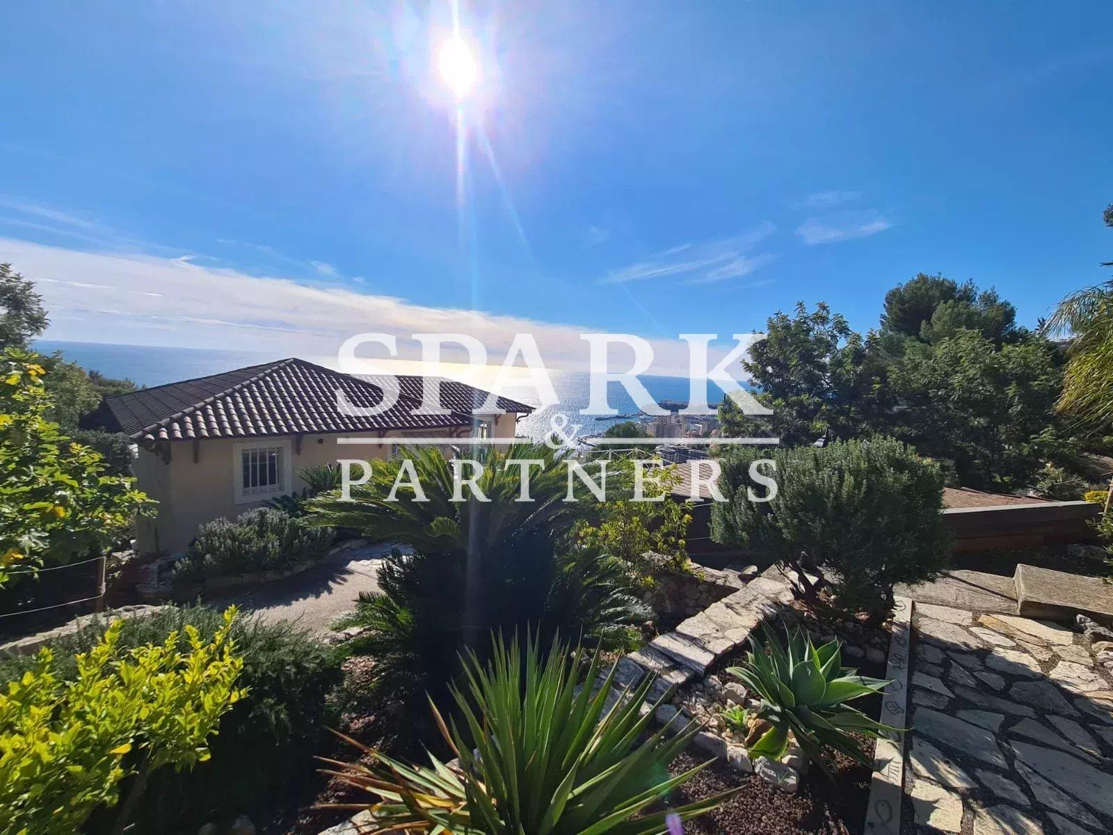 Roquebrune-Cap-Martin - Villa vue mer avec terrain
