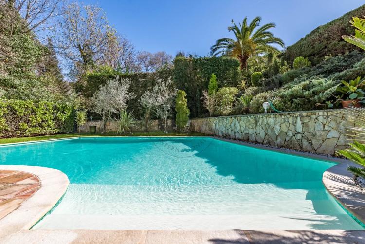 MOUGINS – VILLA FAMILIALE – DOMAINE SÉCURISÉ