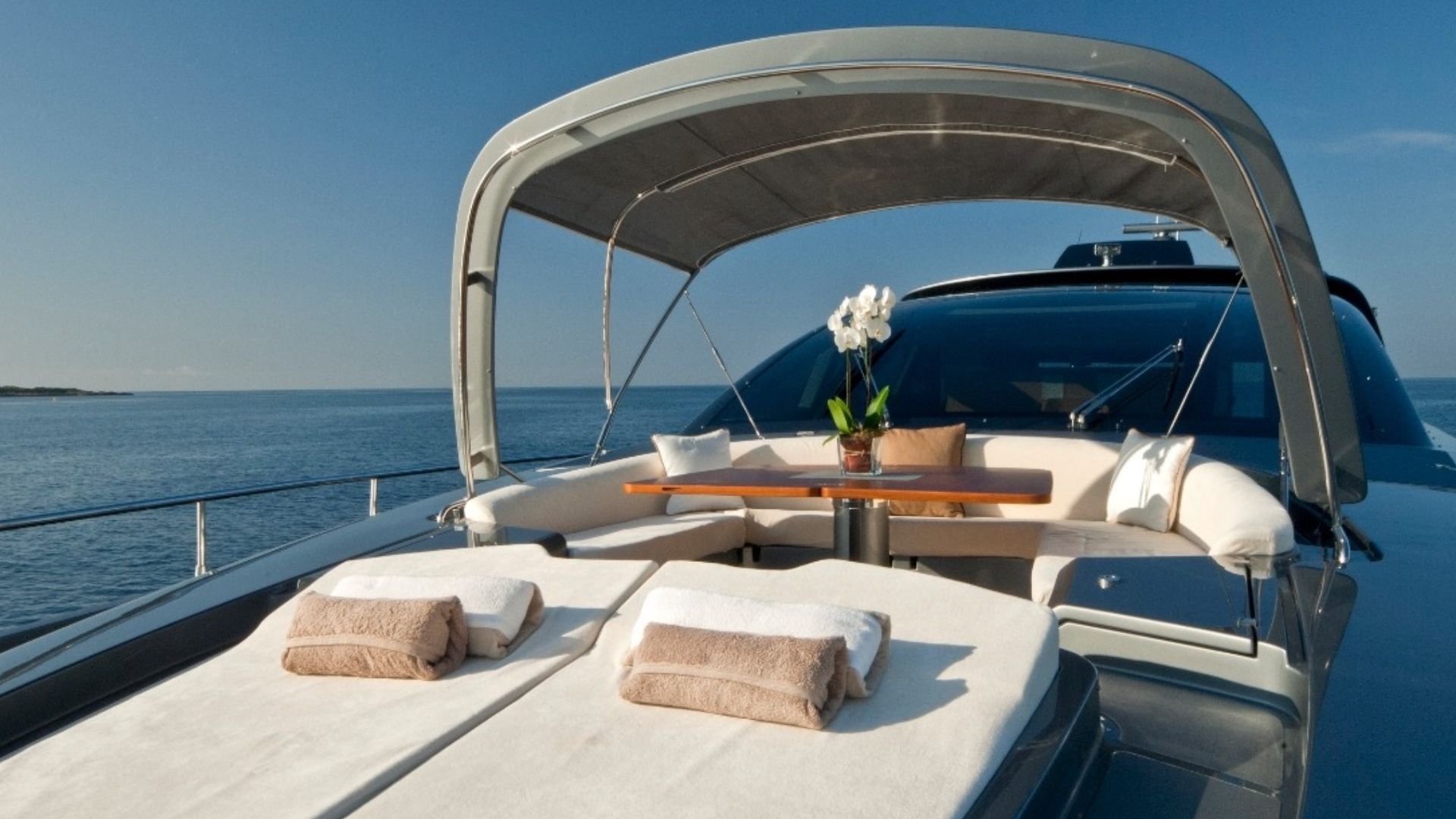 orlSl_riva_86_domino_yacht_2_.jpg