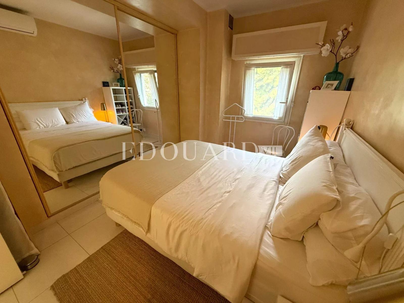 En exclusivité magnifique haut de villa de 84 m² avec superbe vue mer panoramique et parking