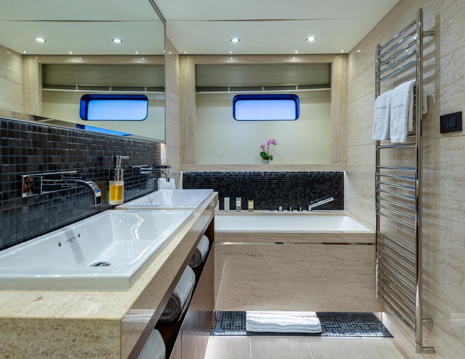 ab731_8fd5c_hn8cb_imperial_princess_beatrice_princess_40m_used_yacht_for_sale_superyacht_flybridge_cannes_27.jpg
