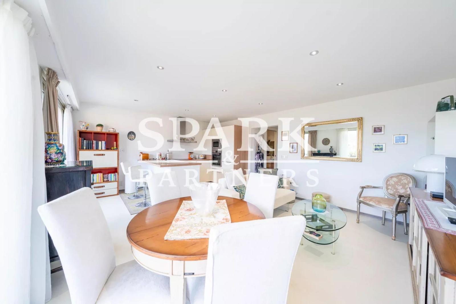 Roquebrune Cap Martin - Bel appartement dernière étage - vue mer