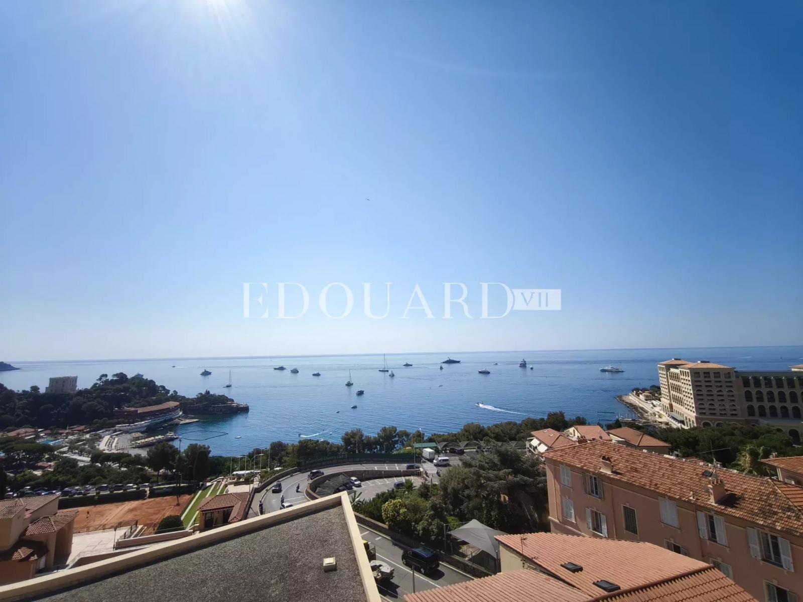 Aux portes de la Principauté de Monaco, superbe trois pièces à vendre avec terrasse et magnifique vue mer