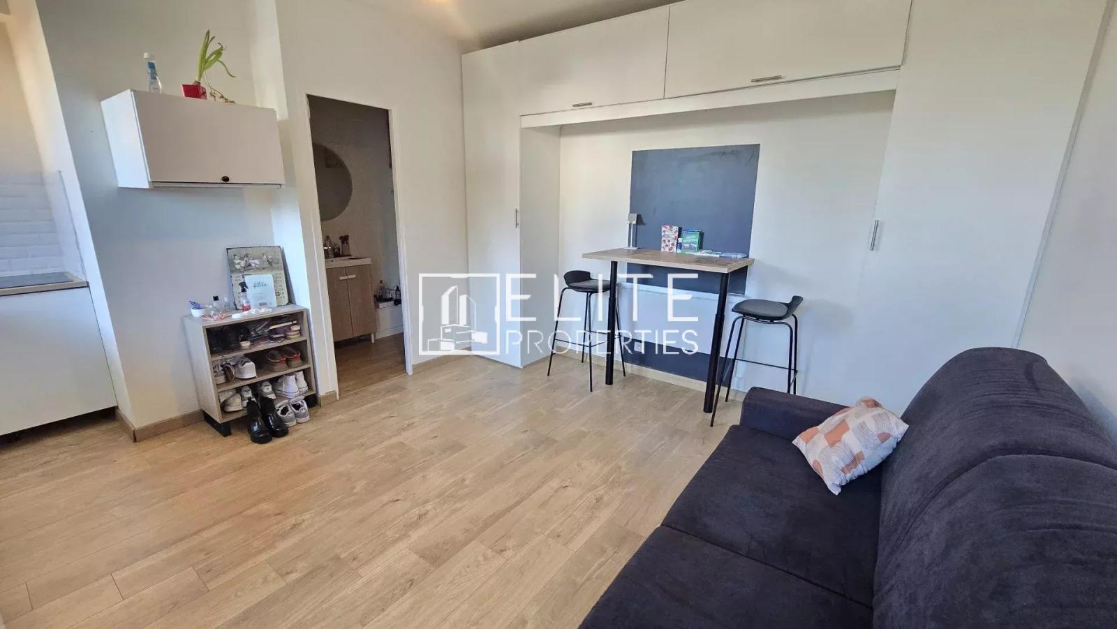 STUDIO + TERRASSE ET PARKING GRASSE