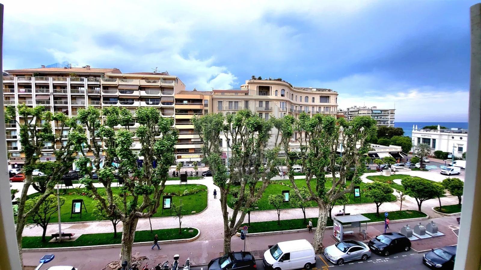 Menton Jardin Bioves - dernier étage -  Appartement triple exposition