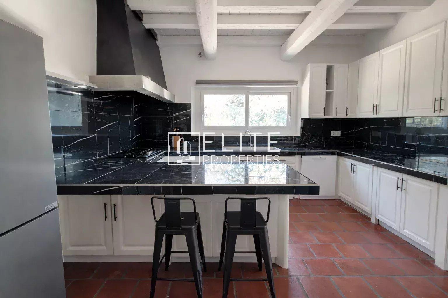 LE TIGNET villa 208 m² + piscine vue dégagée sur le lac de Saint Cassien, mer et collines environnantes