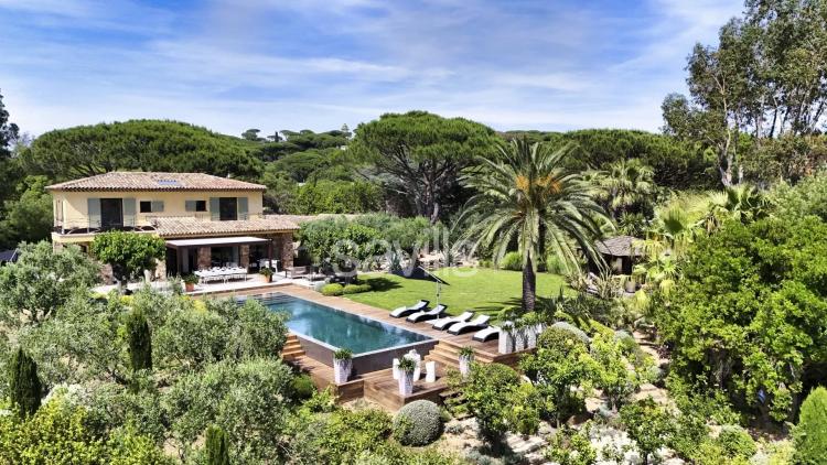 Villa contemporaine avec piscine et espaces bien-être – Les Parcs de Saint-Tropez