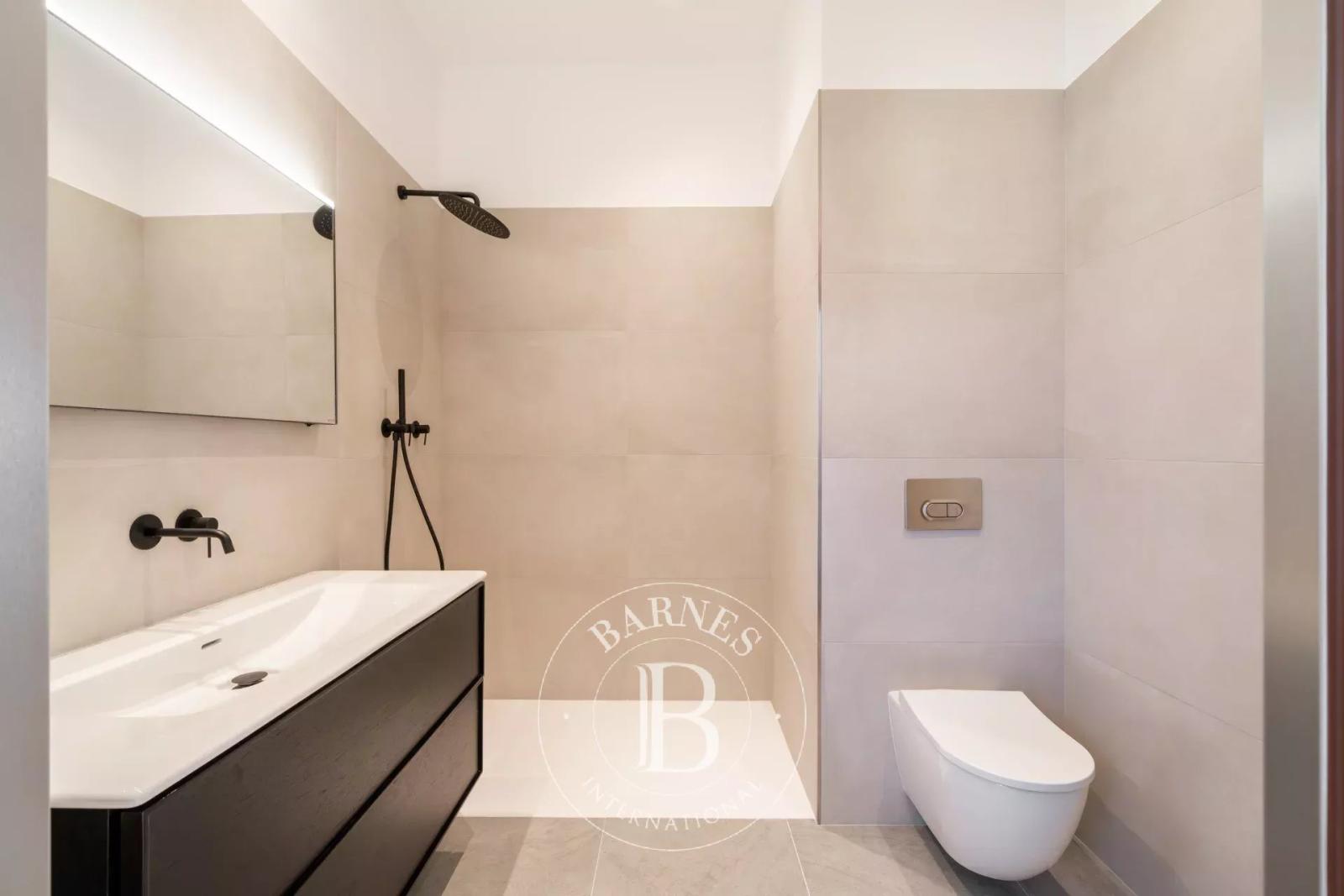 EXCLUSIVITÉ - CANNES ARRIÈRE CROISETTE -  5 PIÈCES - BALCON - APERÇU MER - DERNIER ETAGE