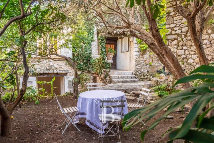 Saint-Paul de Vence - maison de village avec jardin - à rénover