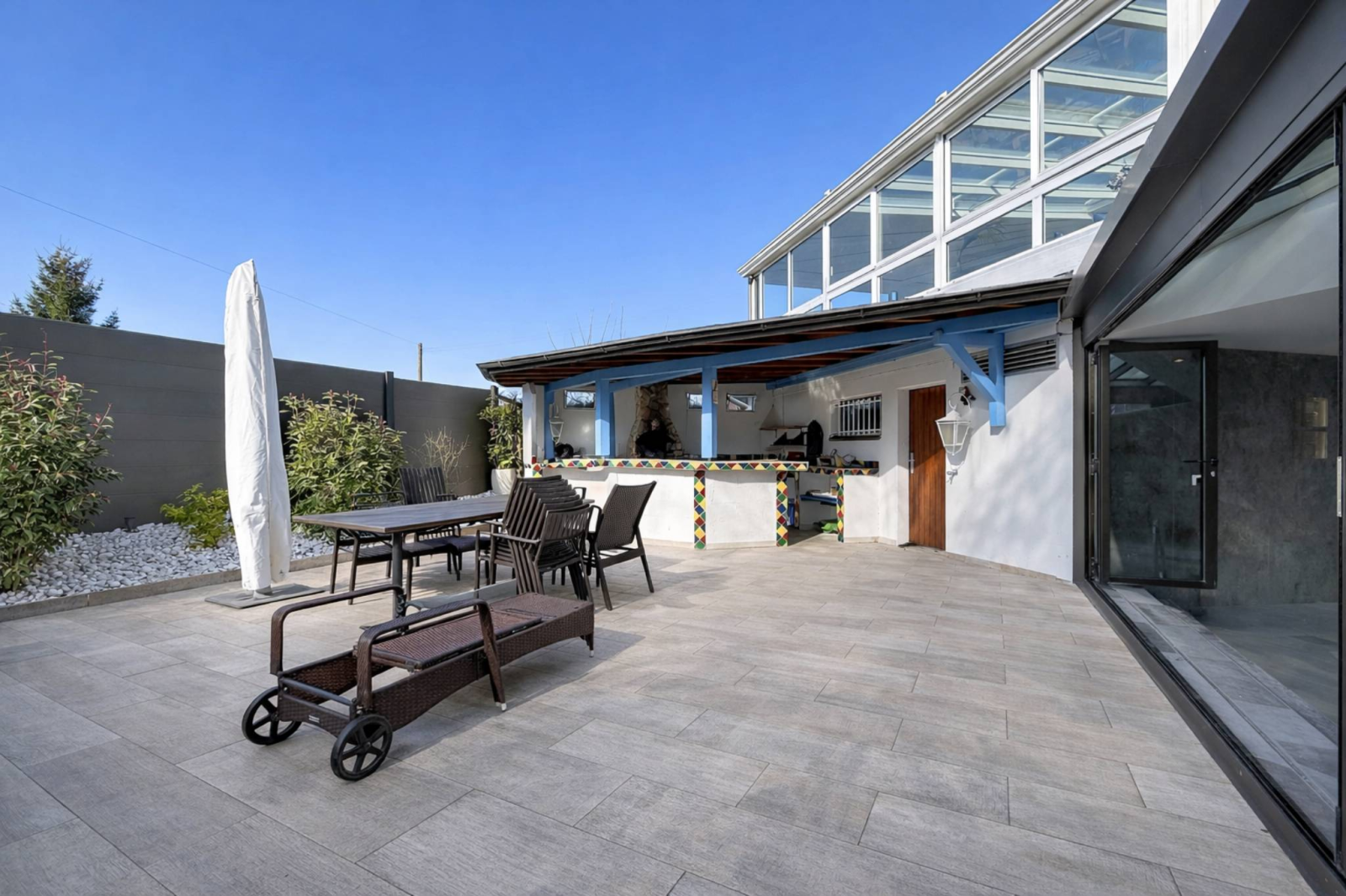 Élégante villa familiale avec piscine intérieure, sauna et hammam