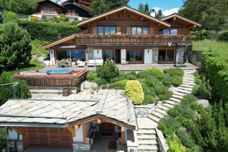 EXCLUSIVITÉ - Magnifique chalet avec vue panoramique sur la plaine du Rhône et les Alpes