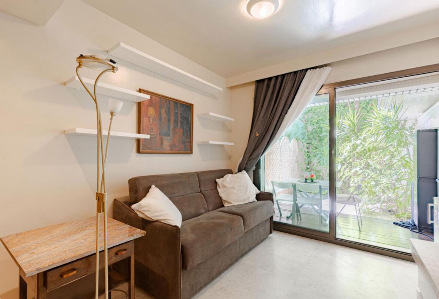 JARDIN EXOTIQUE : studio en location avec jardin privatif