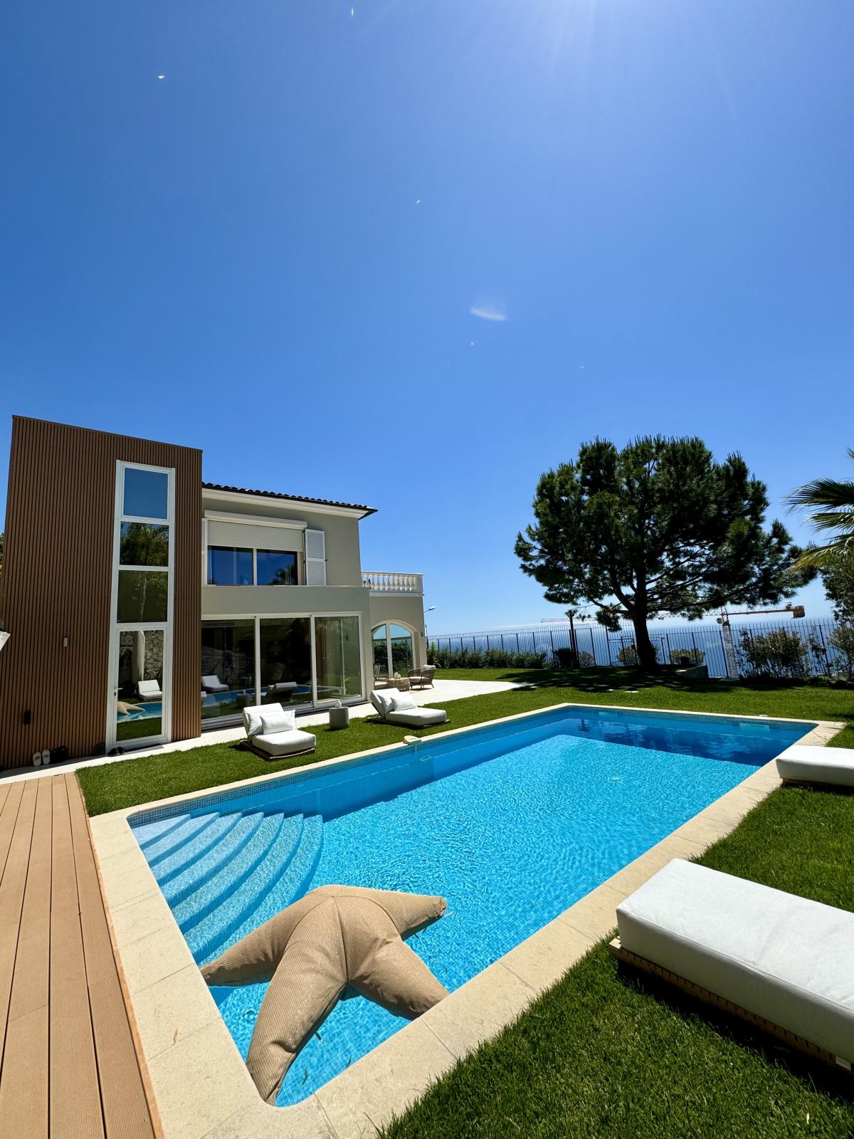 MAGNIFIQUE VILLA PROCHE DE MONACO