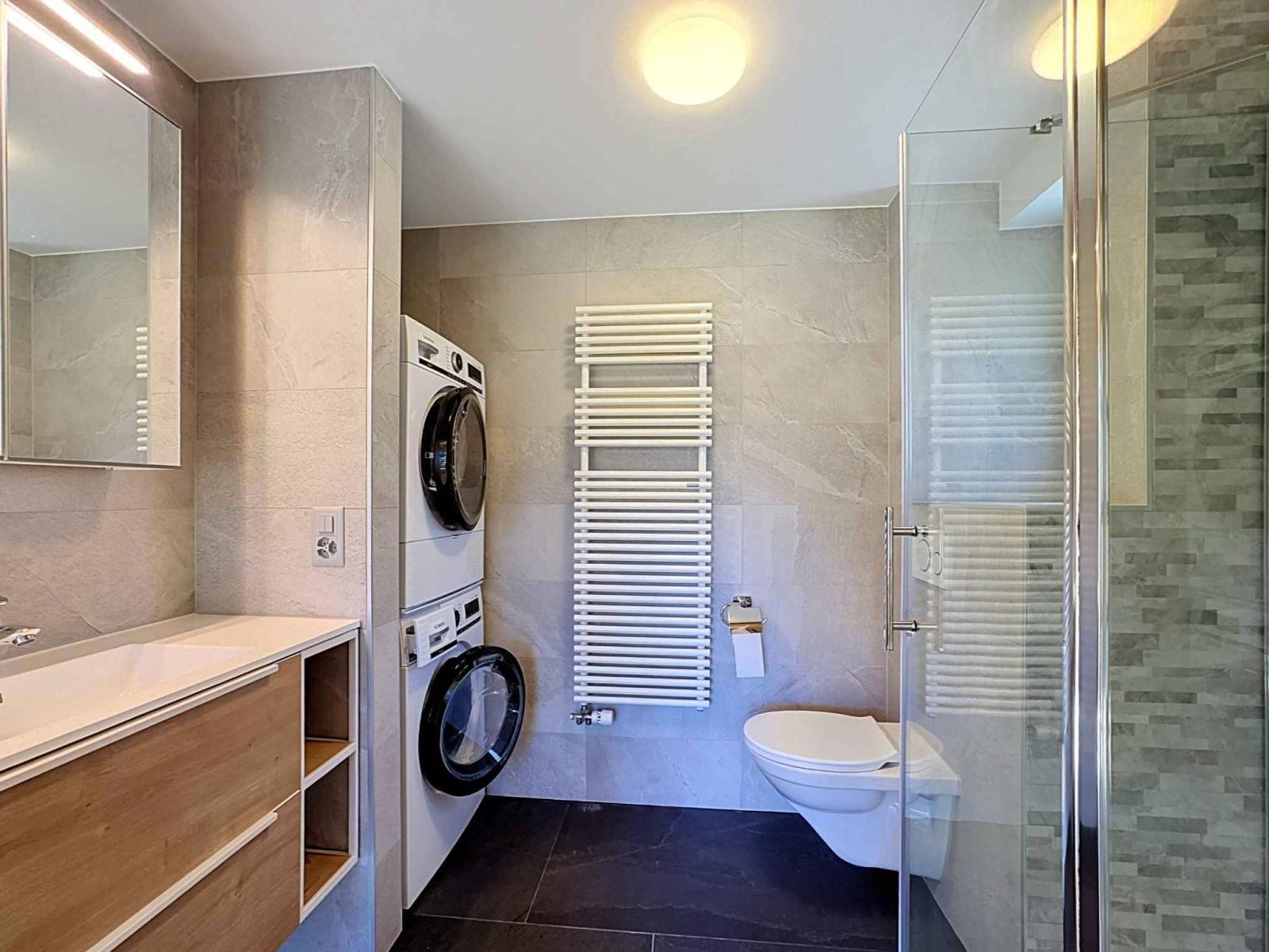 CHALET DE 15,5 PIÈCES
COMPOSÉ DE TROIS APPARTEMENTS INDÉPENDANTS
