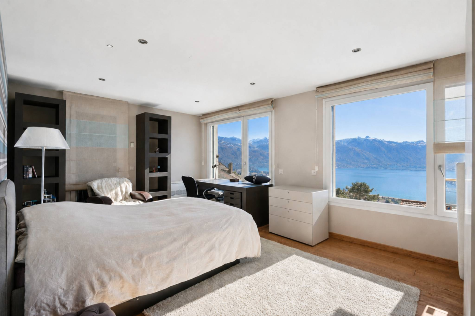 Duplex aux allures de villa avec vue imprenable sur le lac