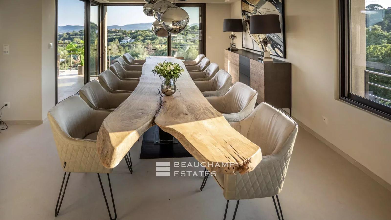 Villa d'exception avec vue mer dans le domaine privé de Beauvallon