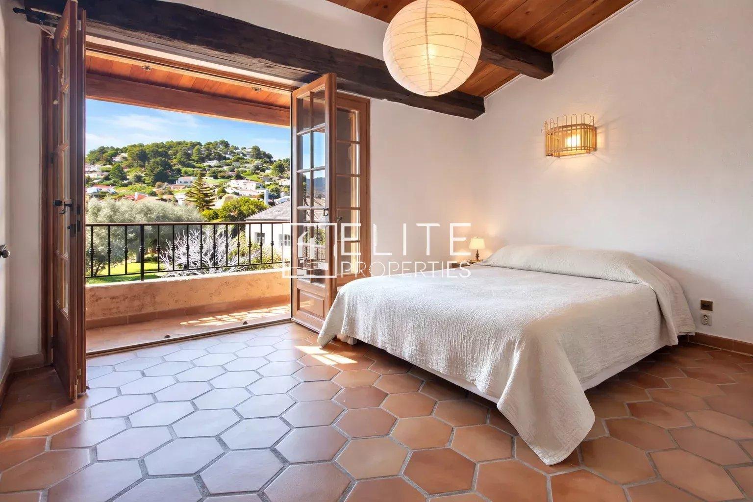 MAISON 4 PIÈCES DE 90 m² AU CALME + GARAGE 52m² PEGOMAS