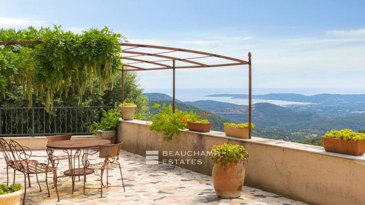 Villa de charme avec piscine et vue