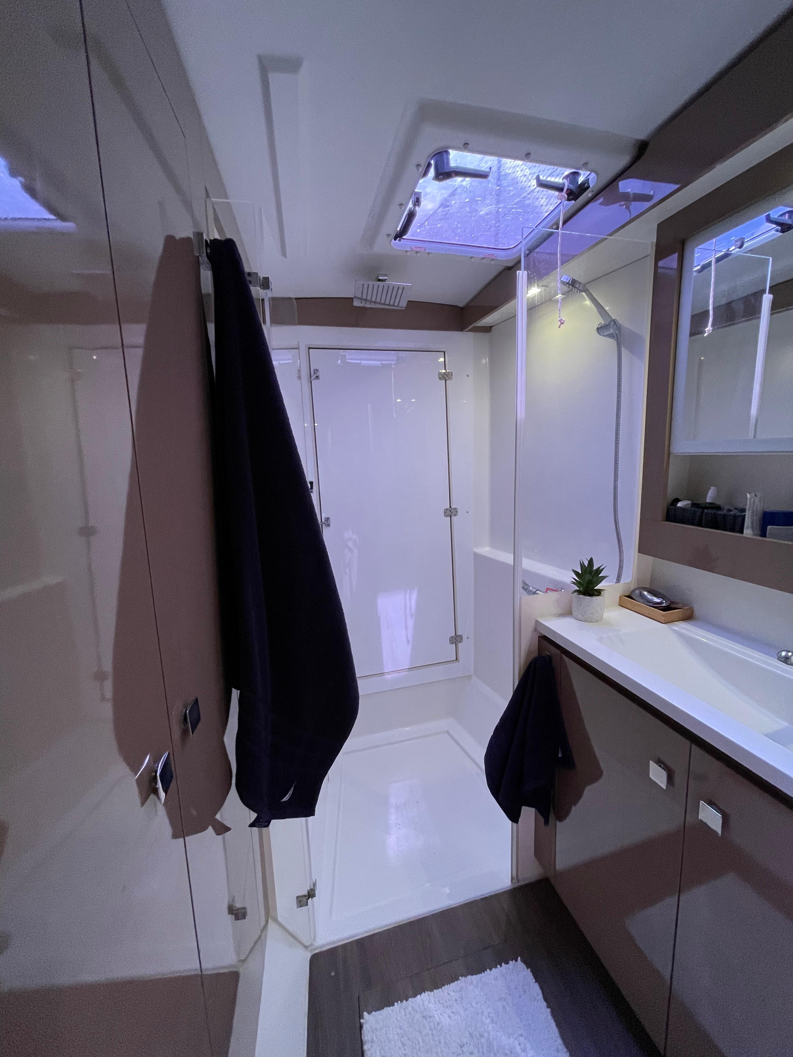 c719e_2016-fountaine-pajot-lucia-40-sail-9423220-20240610085023531-1_xlarge.jpg