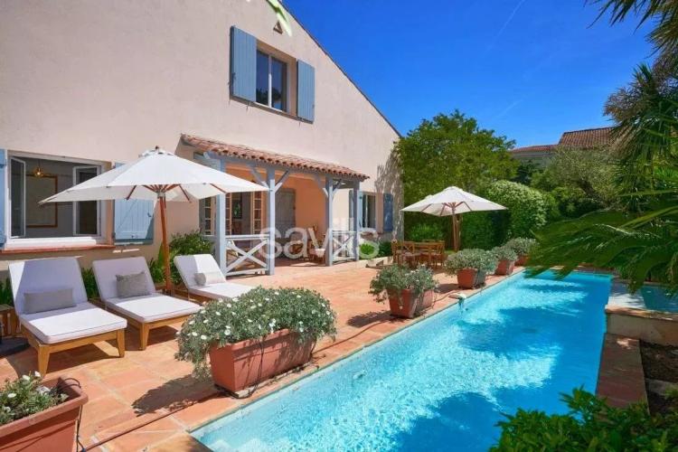 Villa avec piscine dans le centre du village de Saint-Tropez