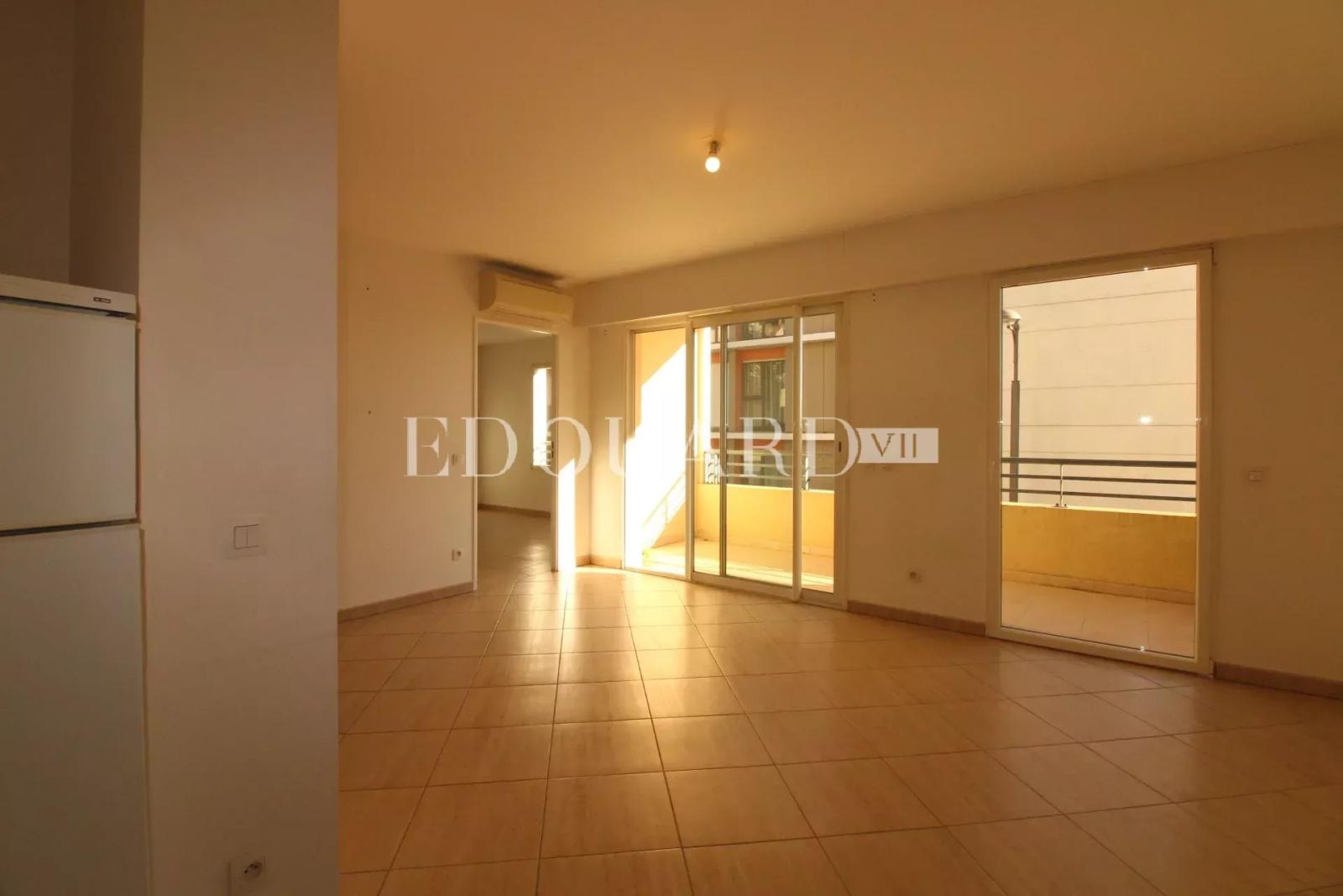 En exclusivité deux pièces avec terrasse et possibilité garage, au premier étage d’un immeuble récent