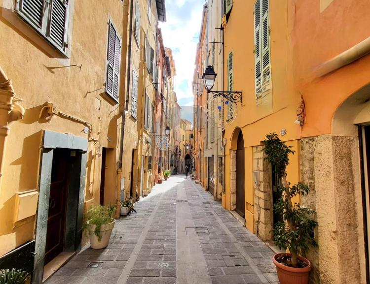 Menton Vieille Ville - Proche Sciences Po - 1/2 P de 48 m²