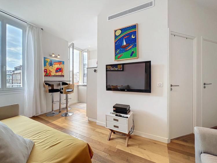 2 PIÈCES CANNES BANANE RUE D'ANTIBES