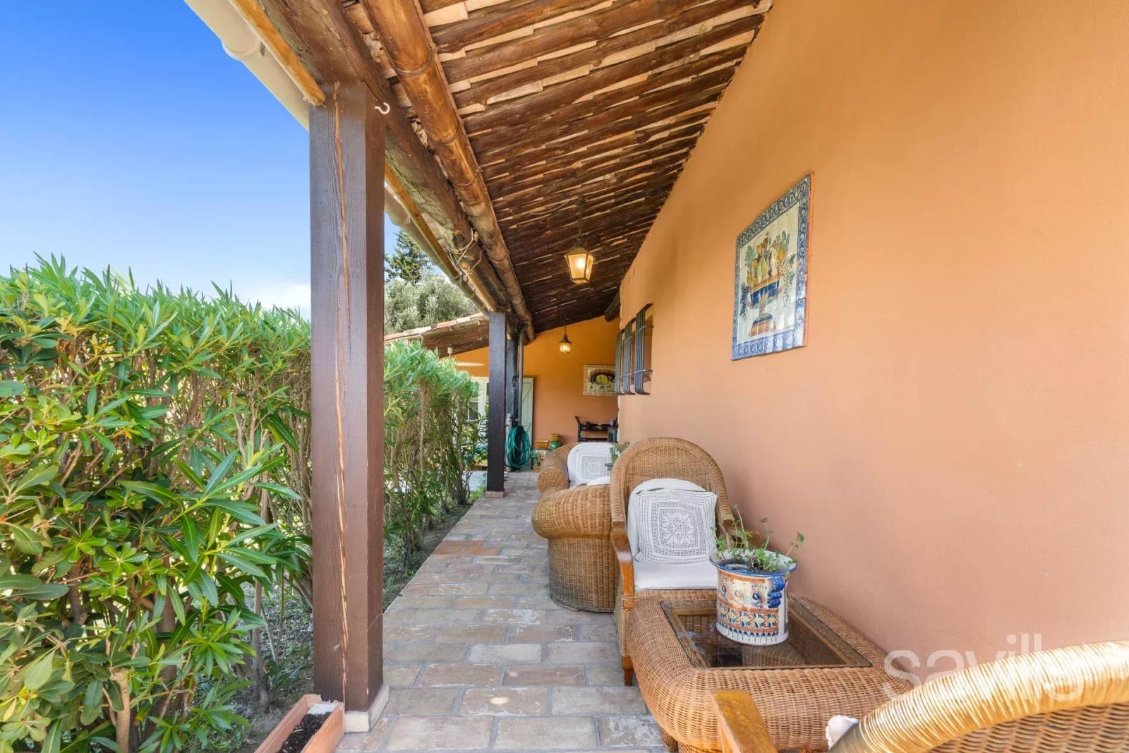 Charmante villa dans un domaine prisé