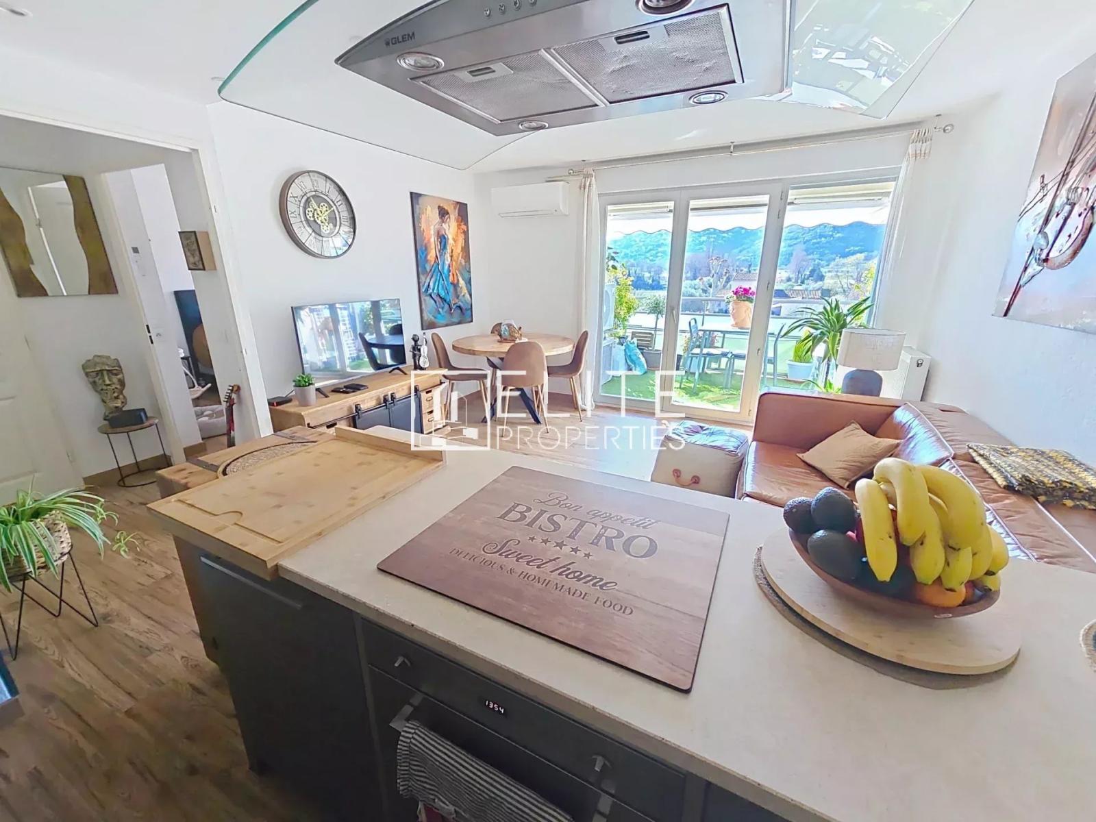 APPARTEMENT 2 PIECES 42m² + PARKING LA ROQUETTE