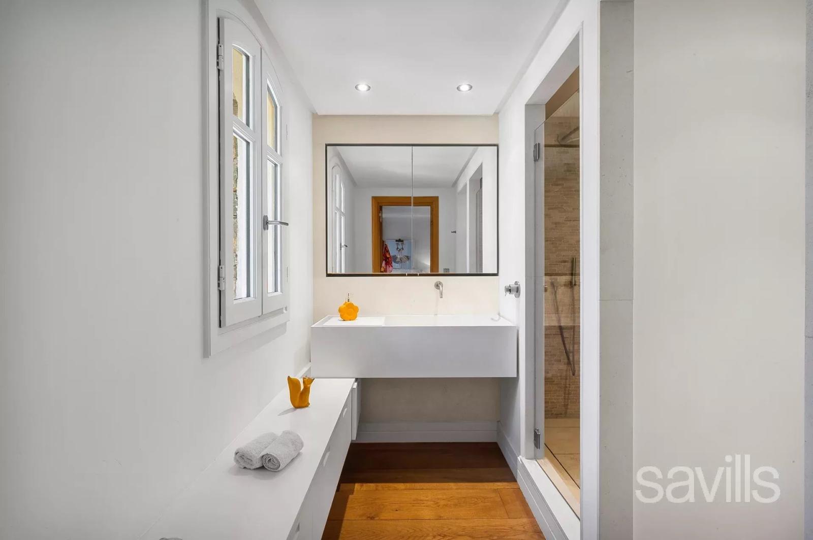 Villa de prestige avec vue panoramique.