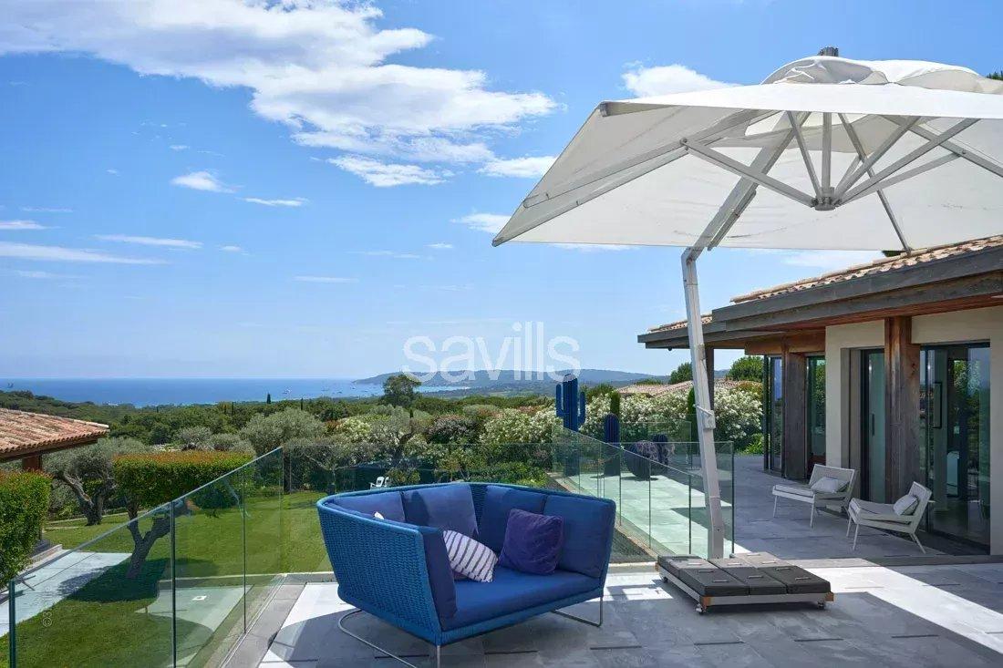 Propriété d'exception avec 9 chambres et vues imprenables sur la mer