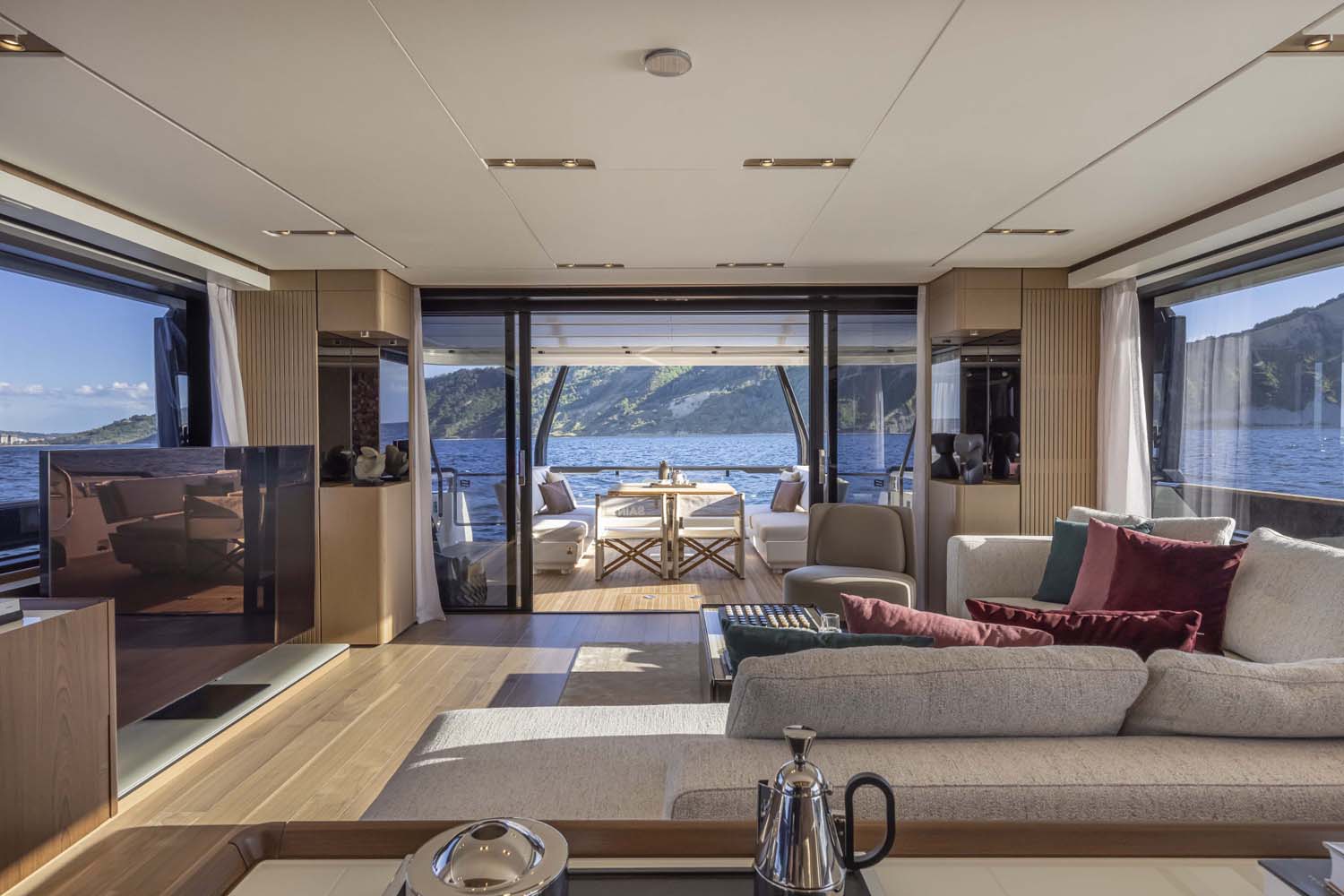 2e10a_m3fza_ferrettiyachts1000-super-yacht-de-luxe-a-vendre-lowerdeck-interior.jpg