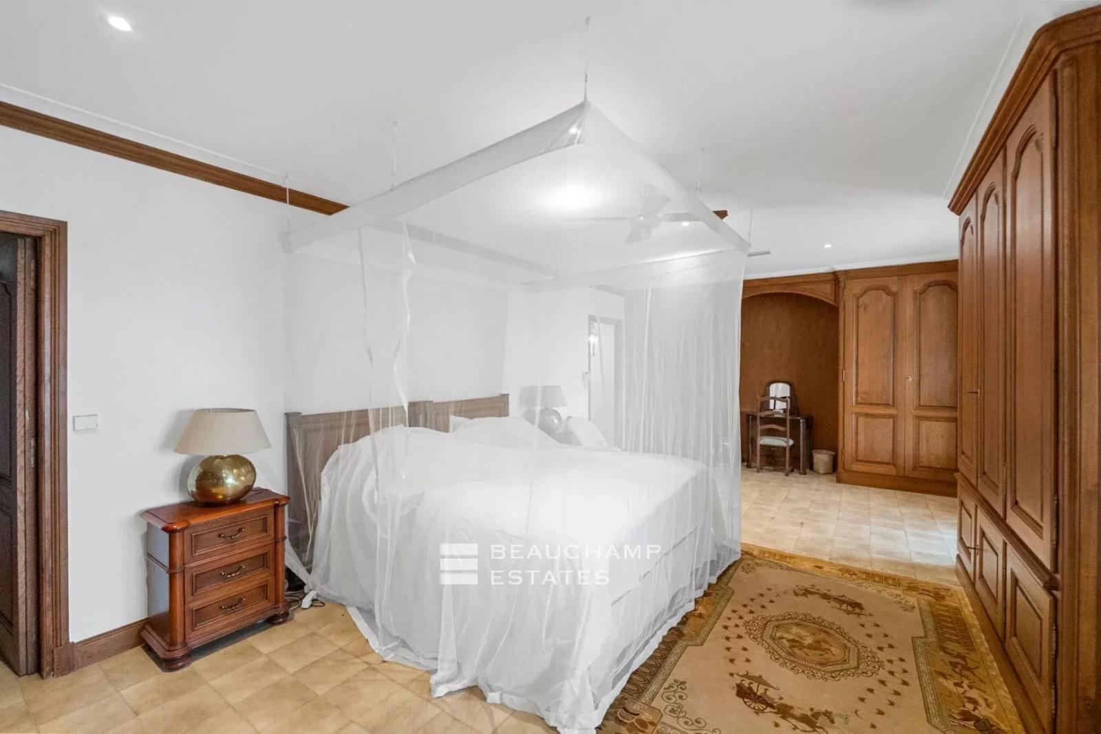 Domaine en pierre avec vue mer panoramique et héliport - Arrière-Pays Cannois