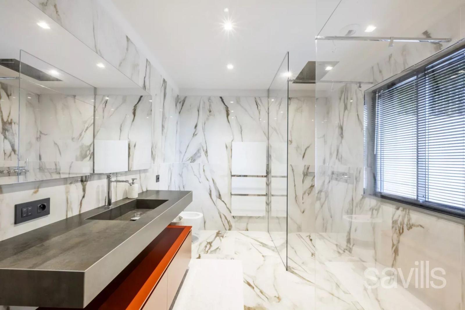 Villa somptueuse face au village de Saint-Paul de Vence