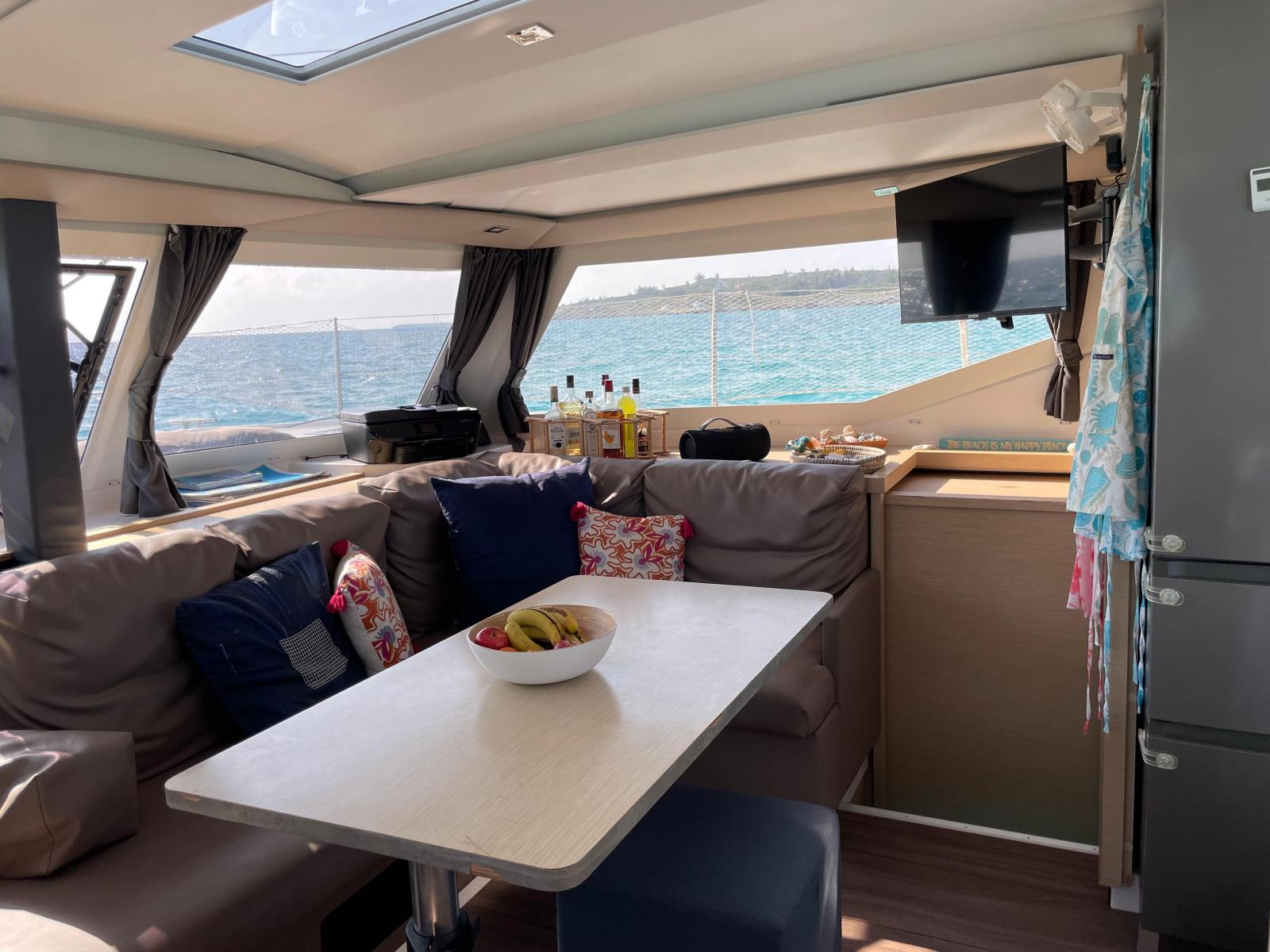 b6447_ea879_2016-fountaine-pajot-lucia-40-sail-9423220-20240610084841313-1_xlarge.jpg