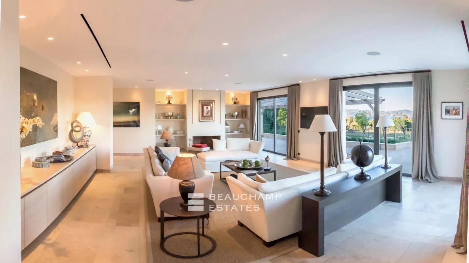 Propriété de luxe avec vue sur mer et à quelques minutes du centre ville de Saint-Tropez et des plages de Pampelonne