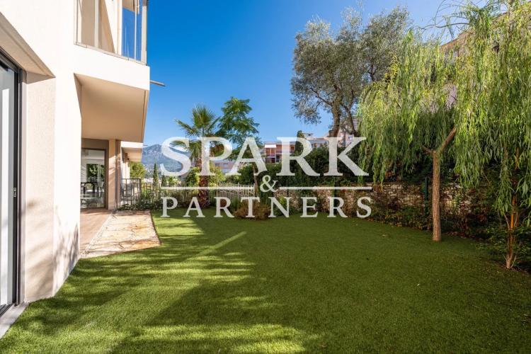 Roqbrune Cap Martin - Moderne appartement de 3 pièces avec jardin