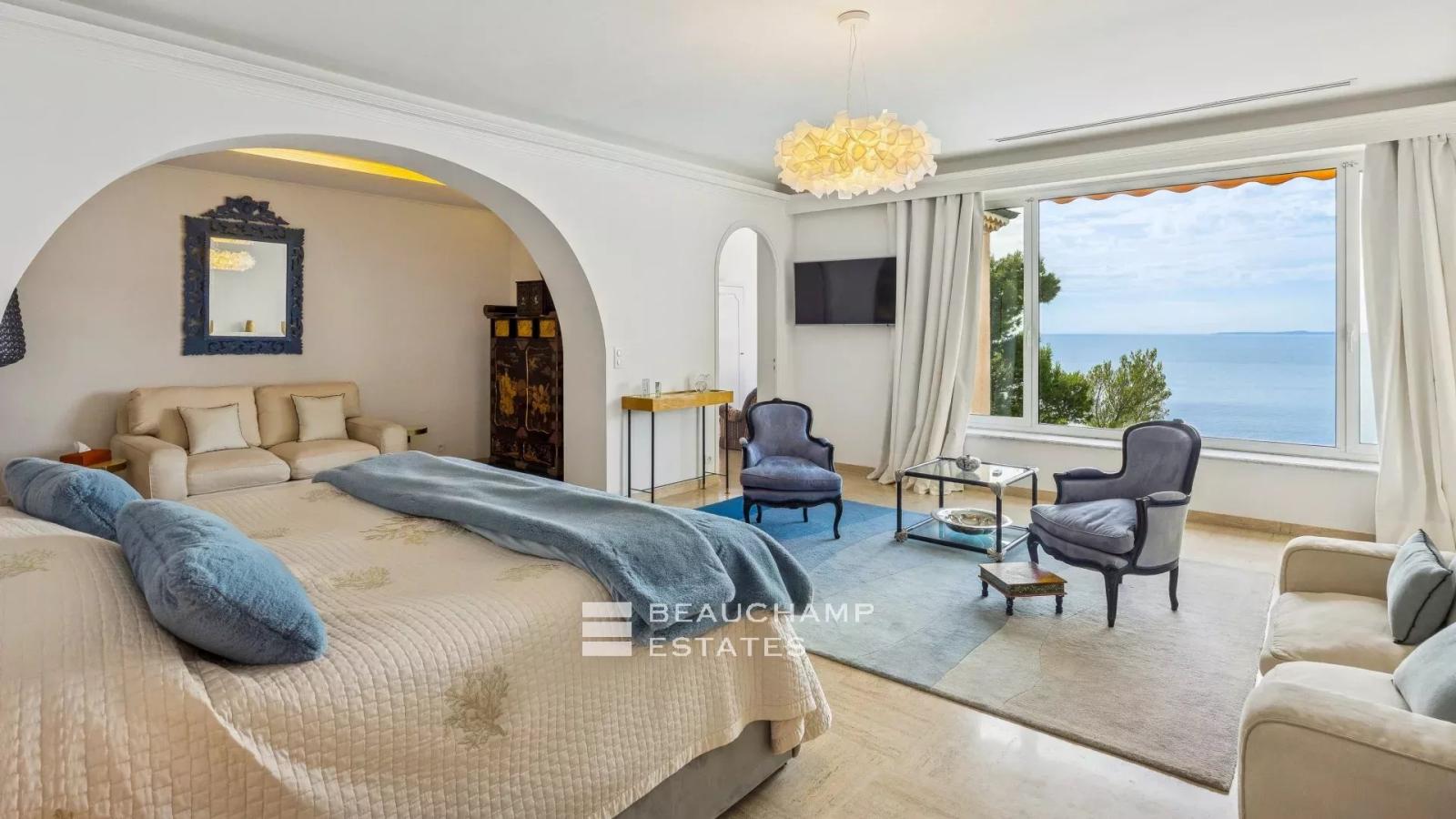 Saint-Jean-Cap-Ferrat – Villa Provençale avec Vue Mer Panoramique et Piscine Chauffée