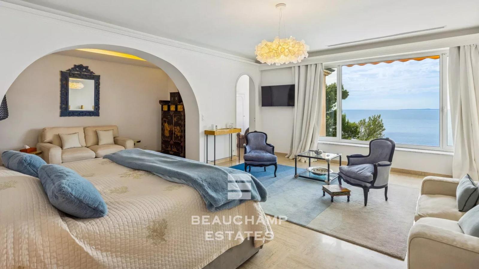 Saint-Jean-Cap-Ferrat – Villa Provençale avec Vue Mer Panoramique et Piscine Chauffée