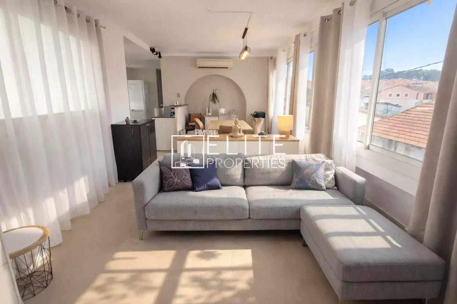 EXEPTIONNEL APPARTEMENT T5 en DUPLEX 109m² + TOIT TERRASSE de 75m² à VALLAURIS avec Garage.