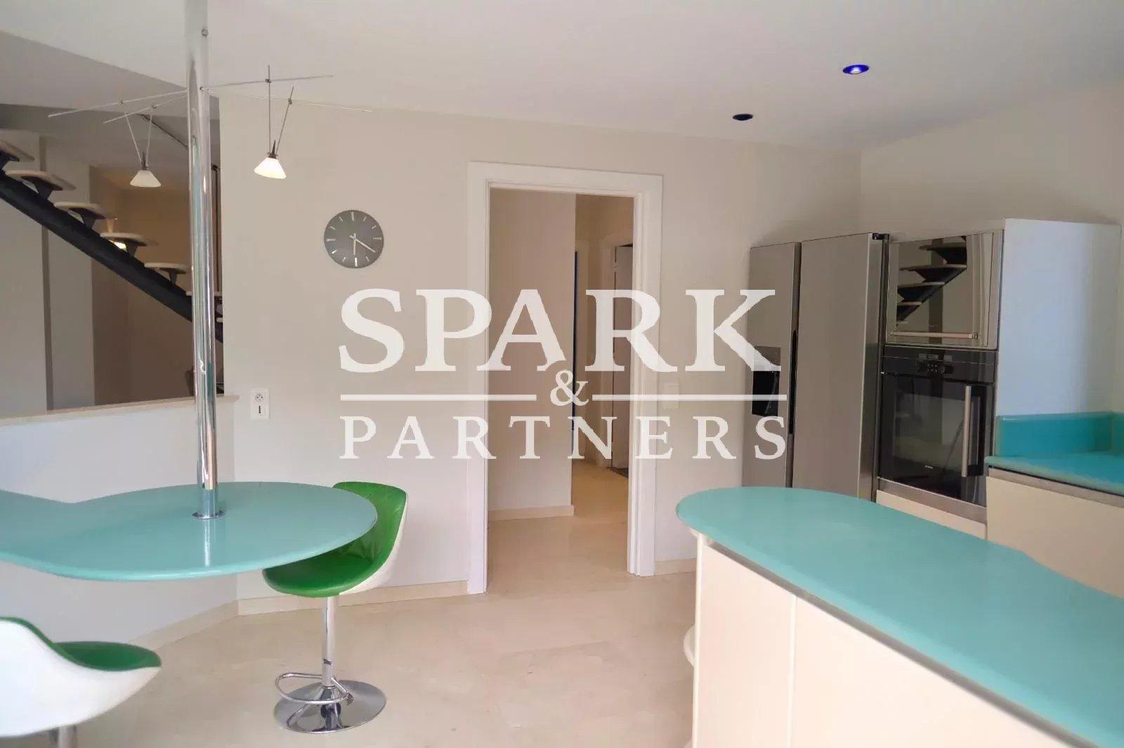 Roquebrune-Cap-Martin - Villa moderne avec vue mer et montagne