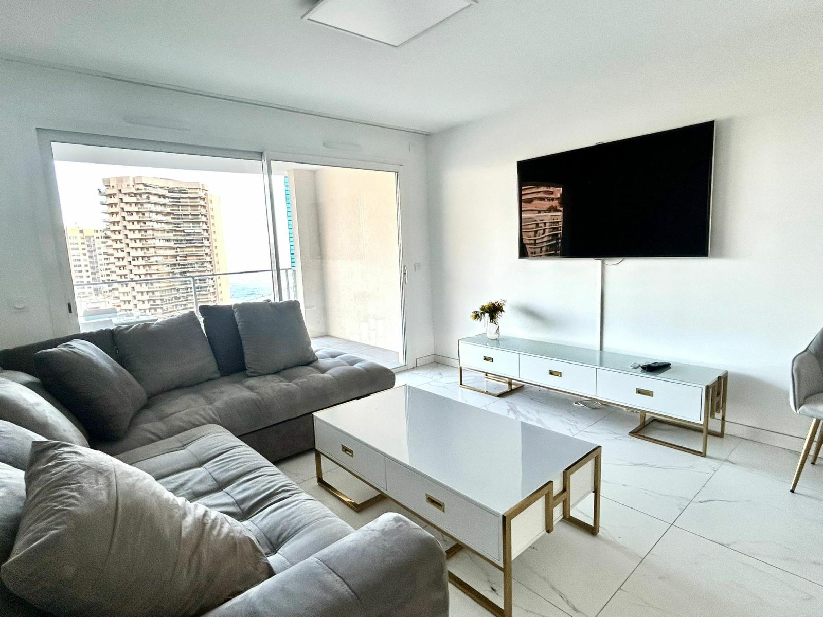 Superbe appartement meublé 3 pièces avec terrasse, à proximité immédiate de Monaco