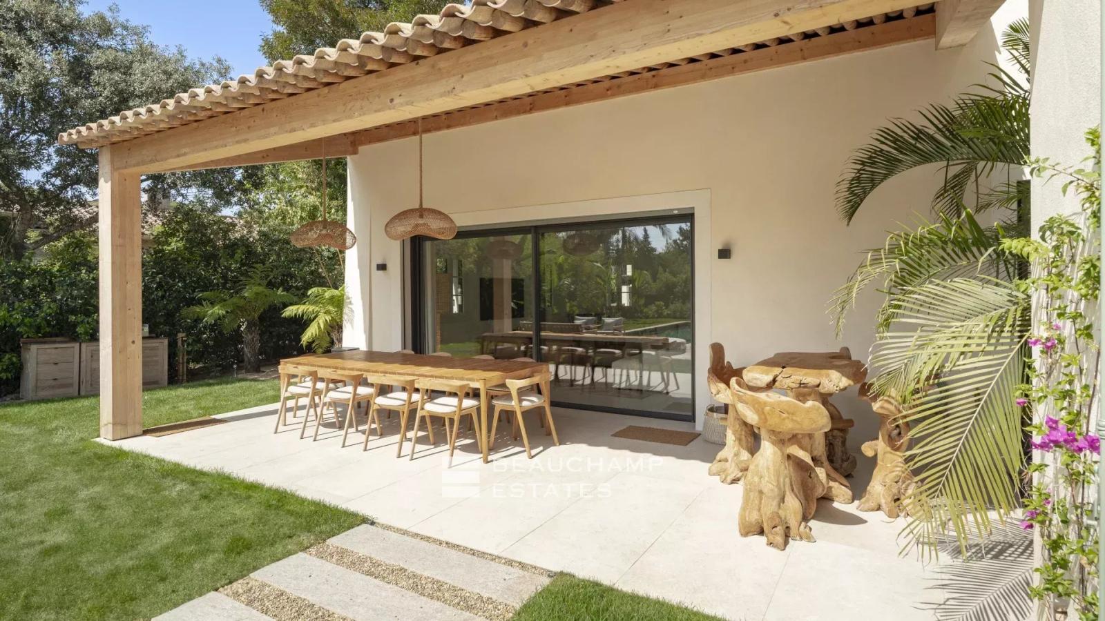 Sublime villa neuve à pieds du centre de Saint-Tropez et de la plage