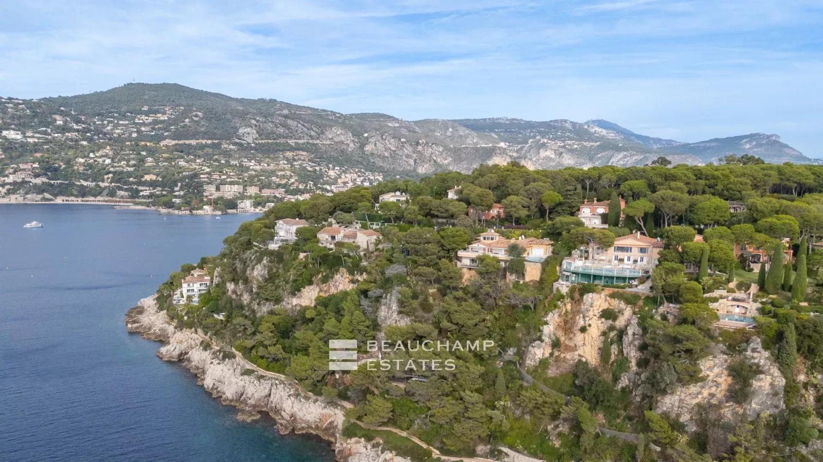 Saint-Jean-Cap-Ferrat – Villa Provençale avec Vue Mer Panoramique et Piscine Chauffée