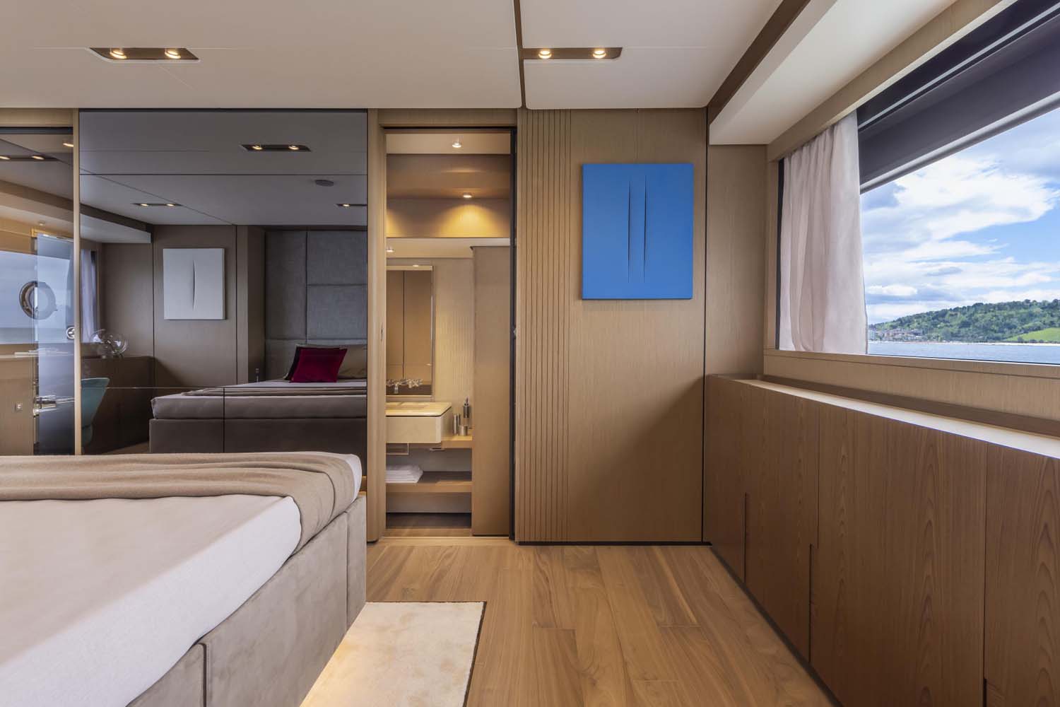 d4d46_m6noa_ferrettiyachts1000-super-yacht-de-luxe-a-vendre-lowerdeck-room.jpg