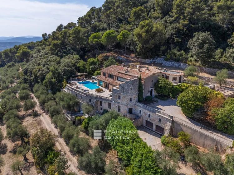 Domaine en pierre avec vue mer panoramique et héliport - Arrière-Pays Cannois