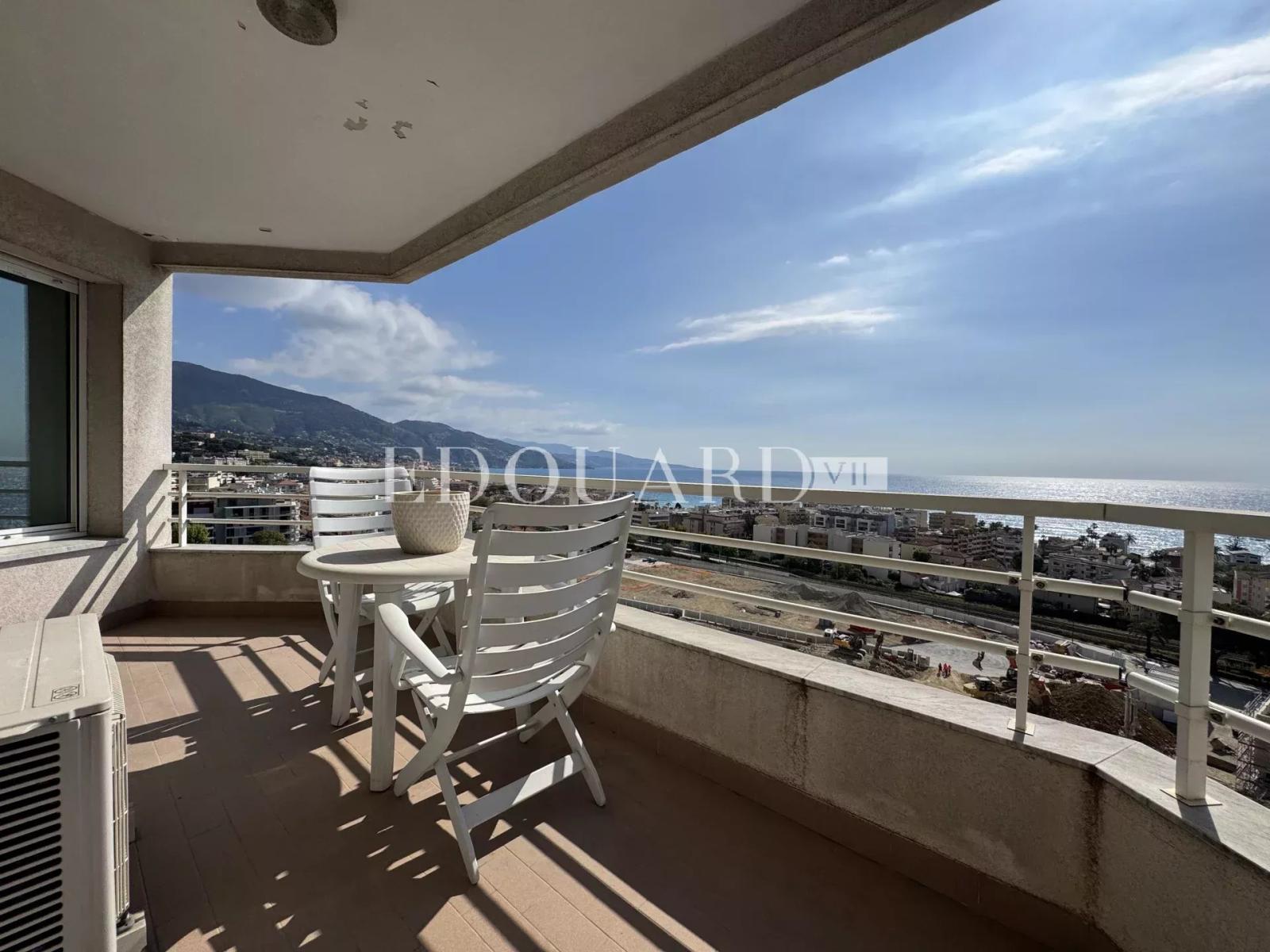 Deux pièces meublé à louer avec terrasse, splendide vue mer panoramique et double parking