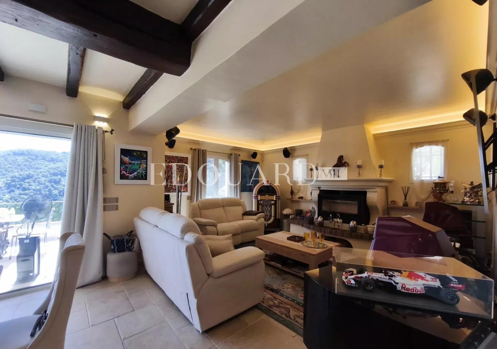 Splendide propriété de 300 m² avec superbe piscine et pool house