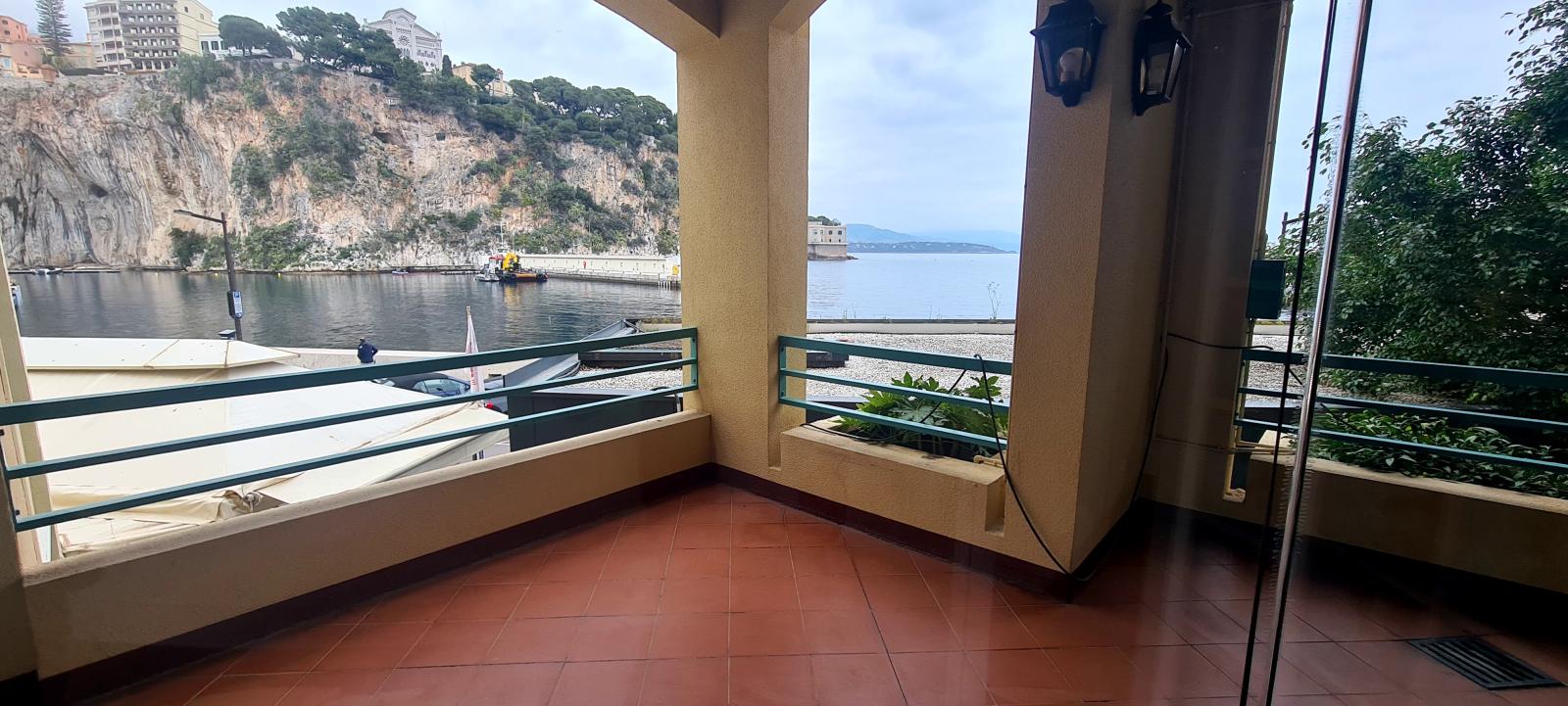 PORT DE FONTVIEILLE - VITRINE BUREAUX OPENSPACE - GRAND LARGE
