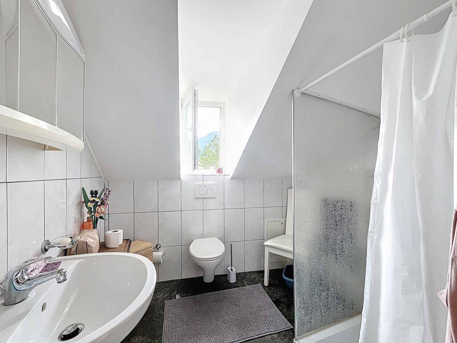 IMMEUBLE DE RENDEMENT AVEC LOCAL COMMERCIAL ET APPARTEMENTS